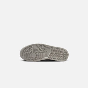 Nike Air Jordan 1 Retro High OG - Tech Grey / Muslin / Black