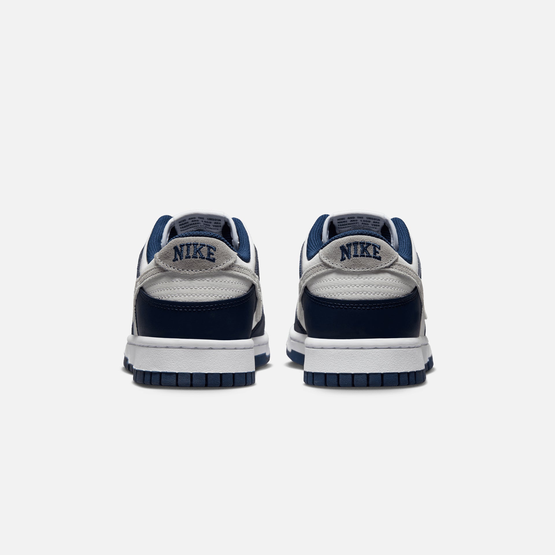 Nike Dunk Low - Bleu marine nuit / Gris fumée clair / Blanc sommet