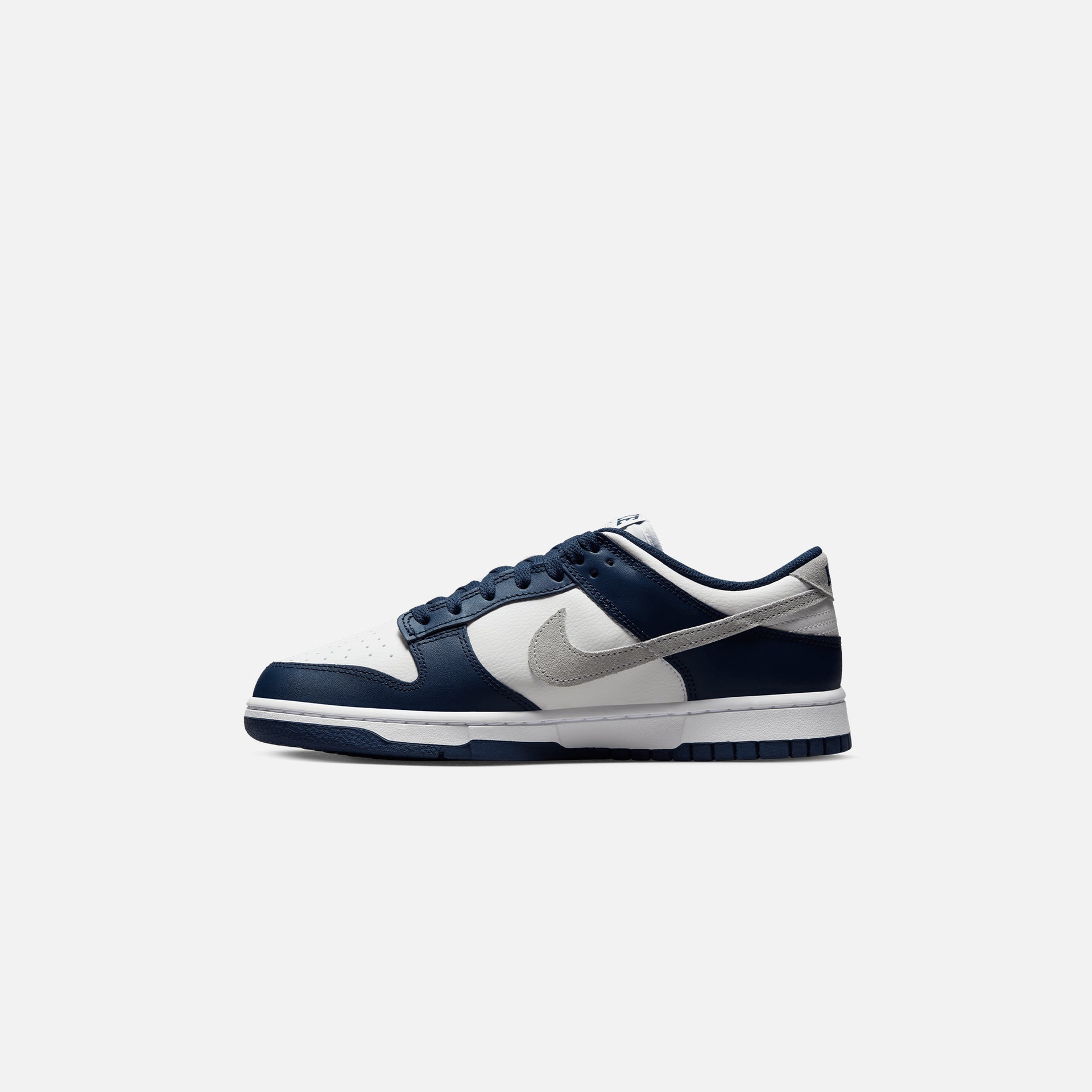 Nike Dunk Low - Bleu marine nuit / Gris fumée clair / Blanc sommet