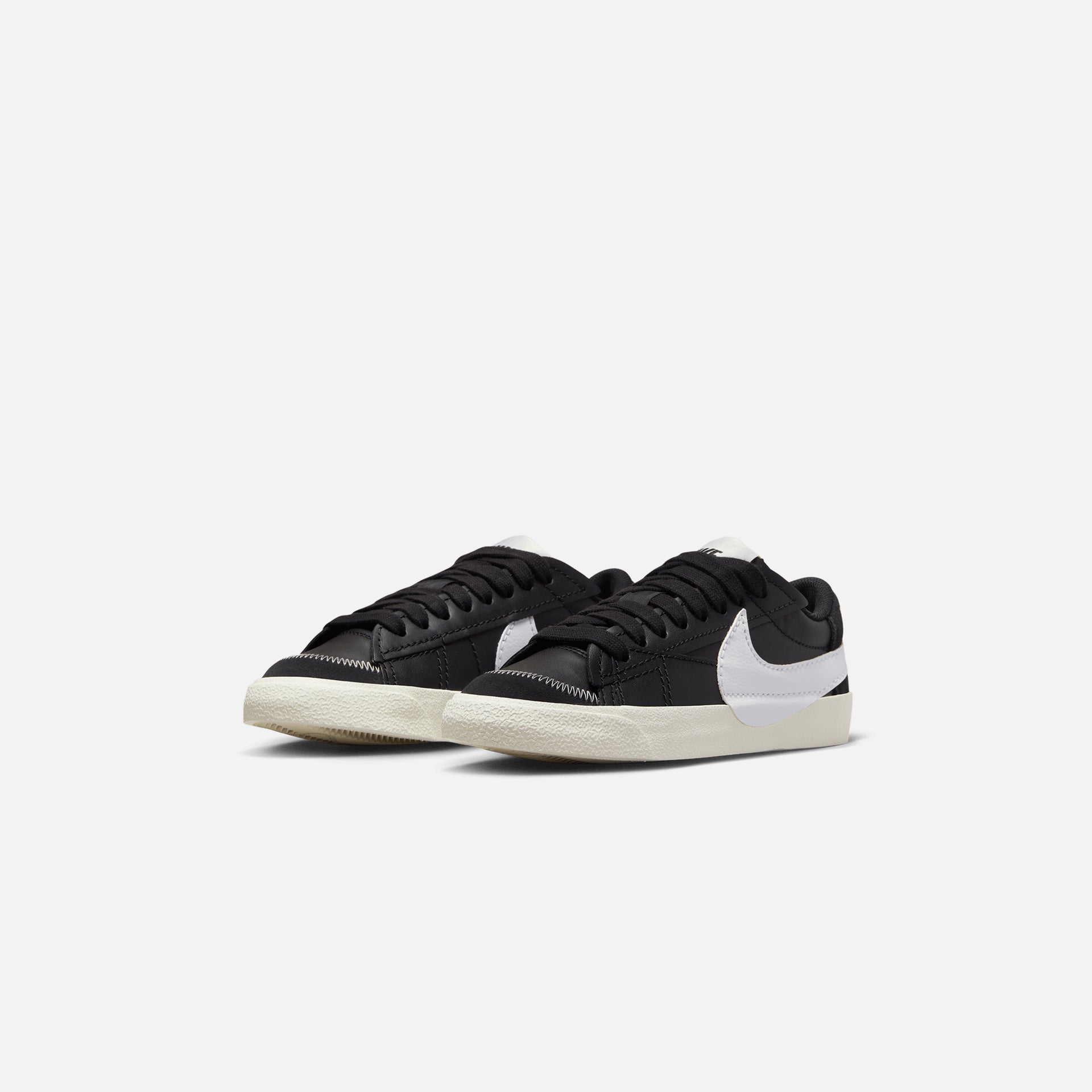 Nike WMNS Blazer Low `77 Jumbo - Black / White / Sail