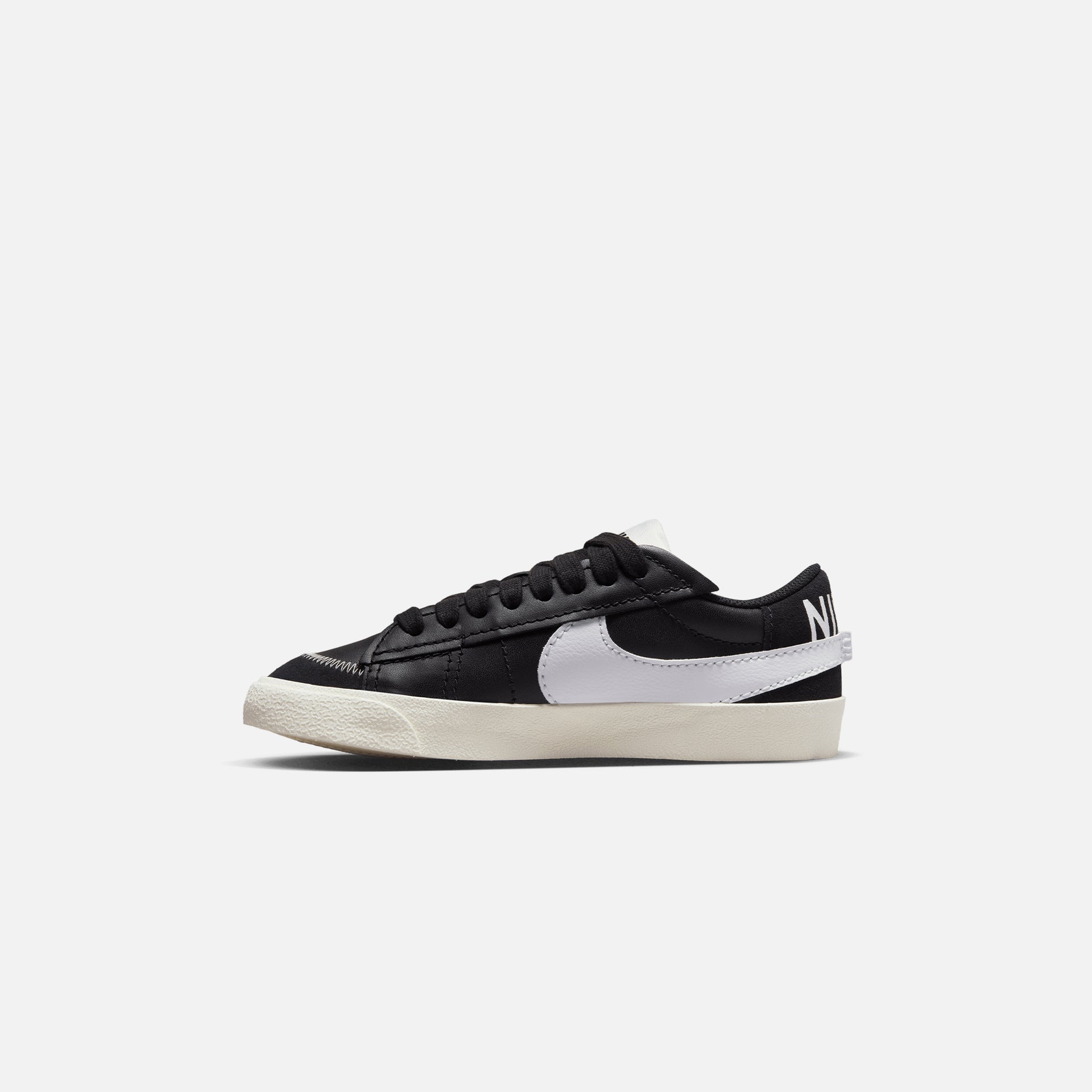 Nike WMNS Blazer Low `77 Jumbo - Black / White / Sail