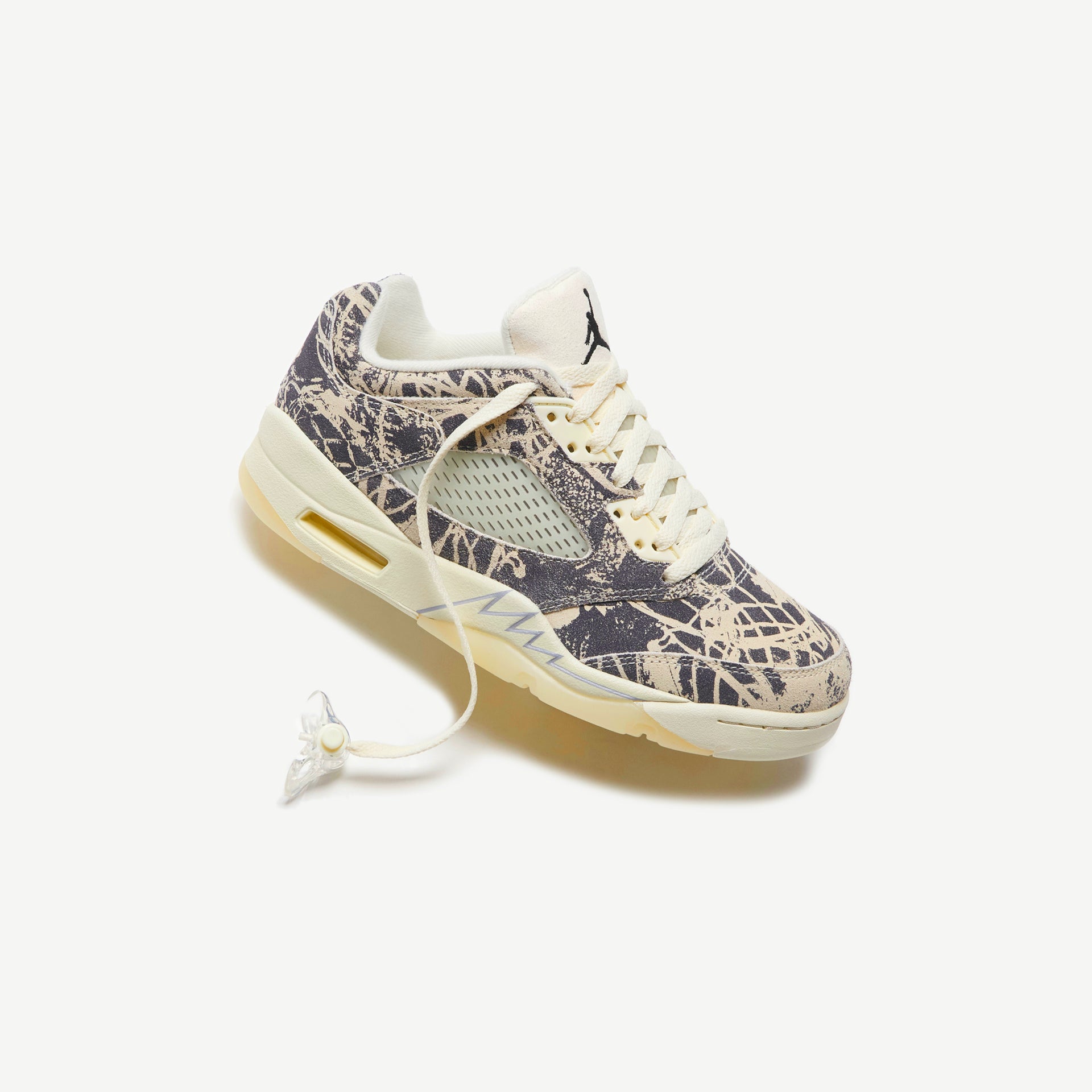 Nike WMNS Air Jordan 5 Retro Low - Coconut Milk / Black / White