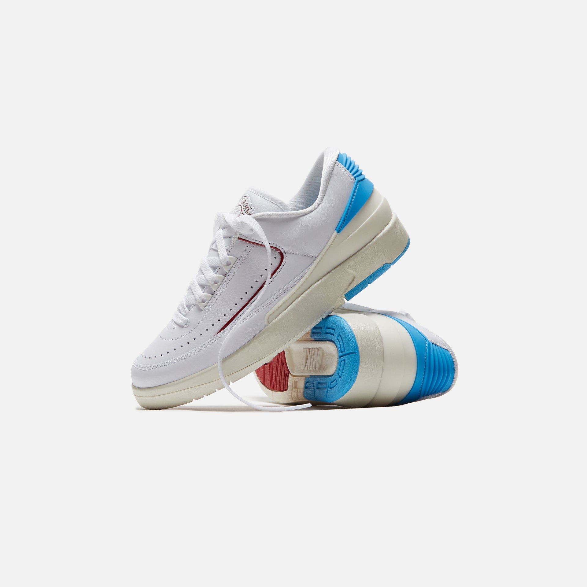 Nike WMNS Air Jordan 2 Retro Low - White / Fire Red / Dark Powder