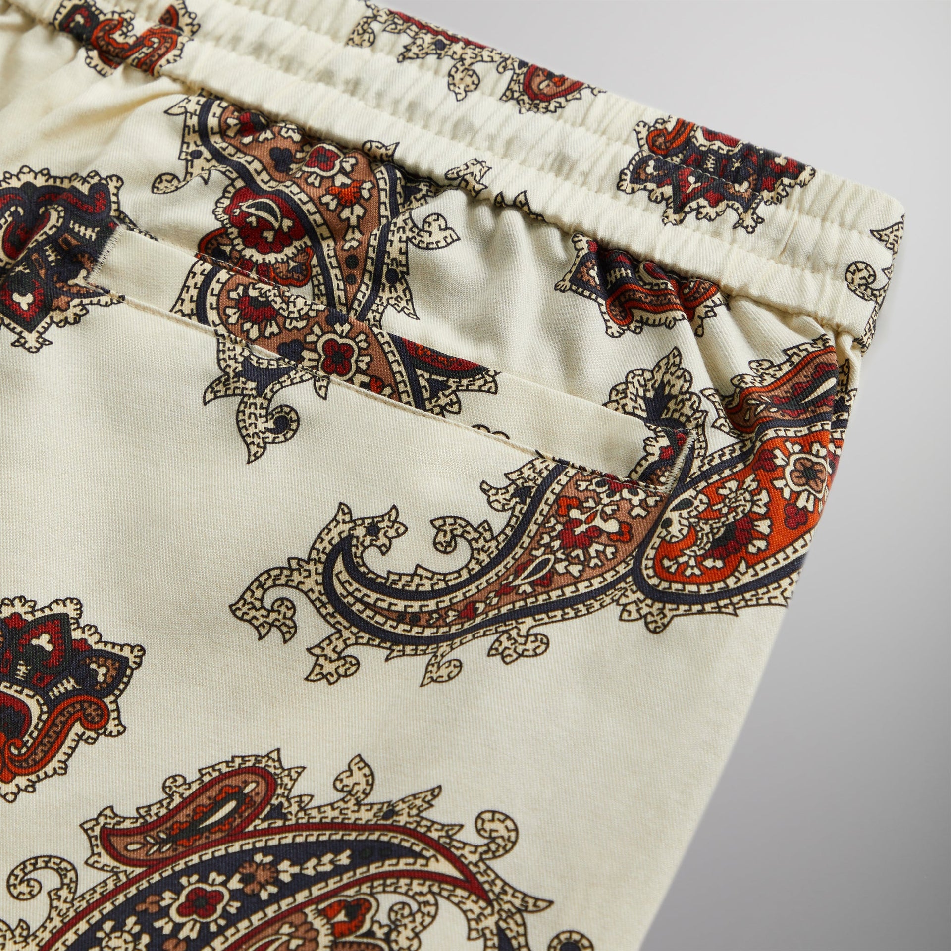 Kith Printed Active Short Silk Paisley - Sandrift