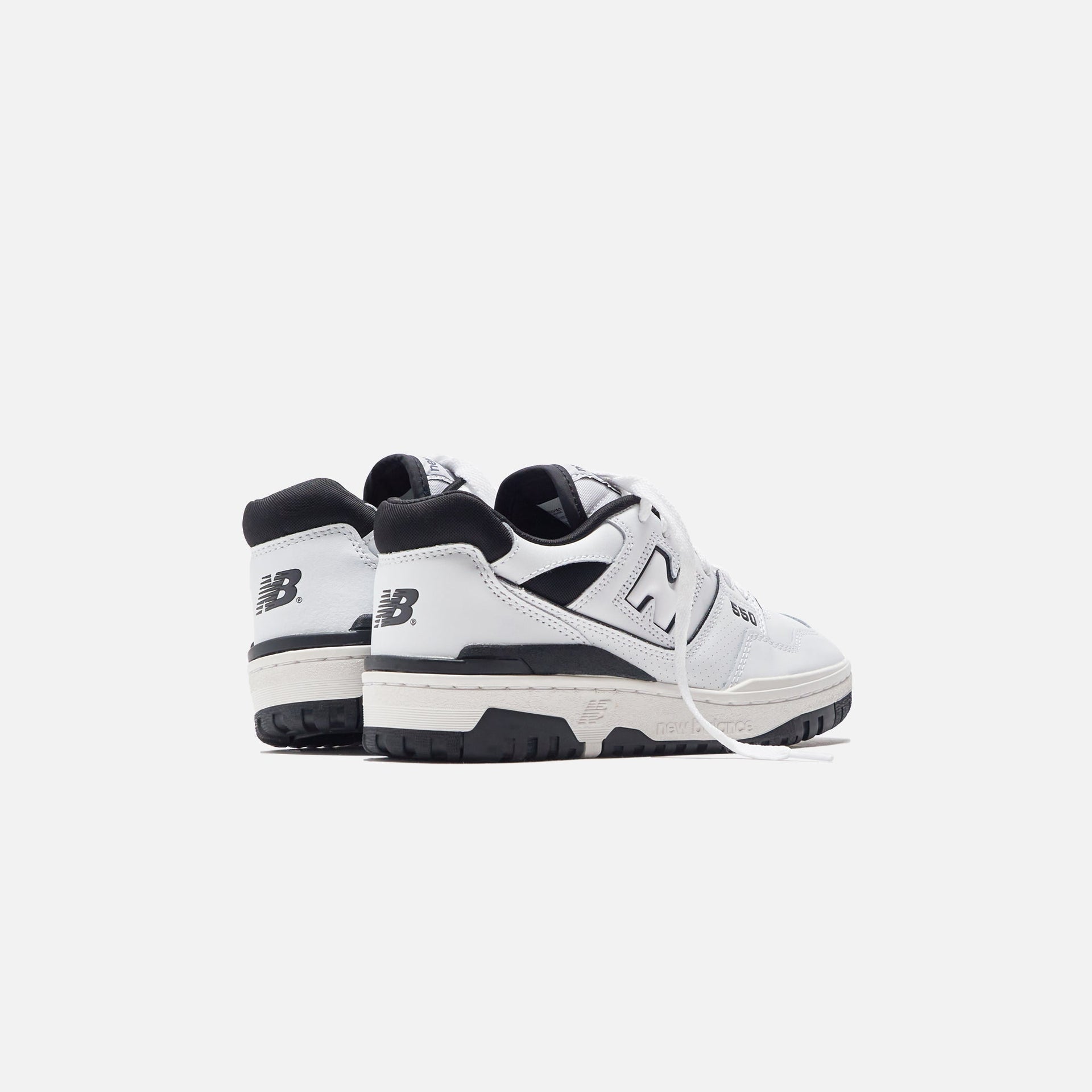 New Balance 550 - White / Black