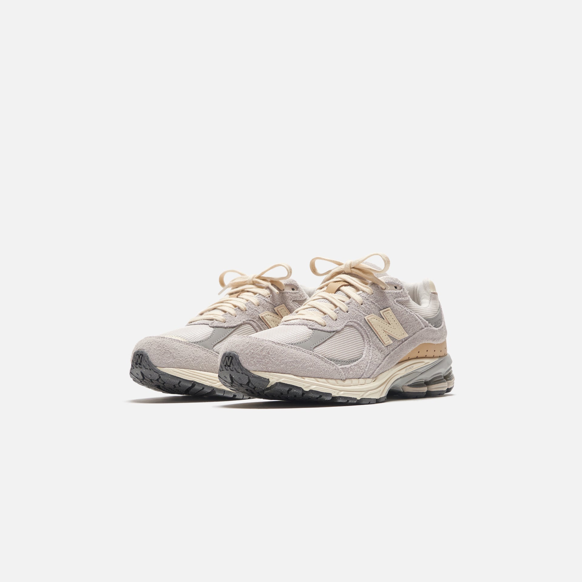 New Balance 2002R - Rain Cloud / Angora / Sweet Caramel