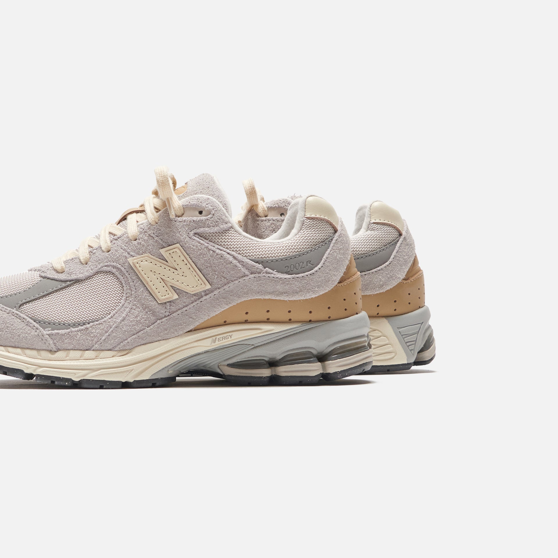 New Balance 2002R - Rain Cloud / Angora / Sweet Caramel