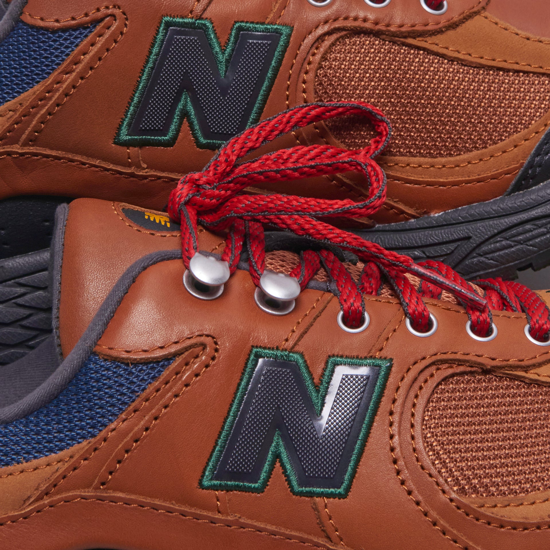 New Balance 2002R - Brown / Team Red