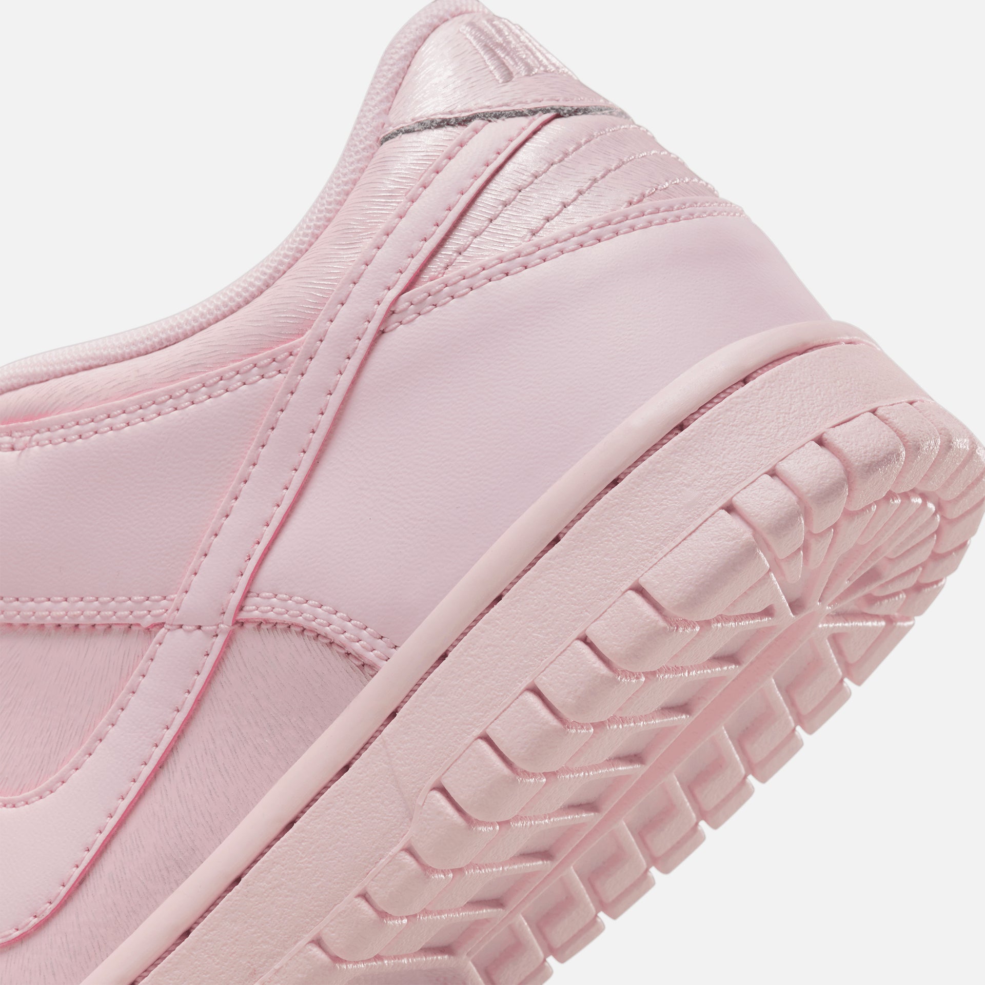 Nike Dunk Low `17 SE Grade School - Prism Pink