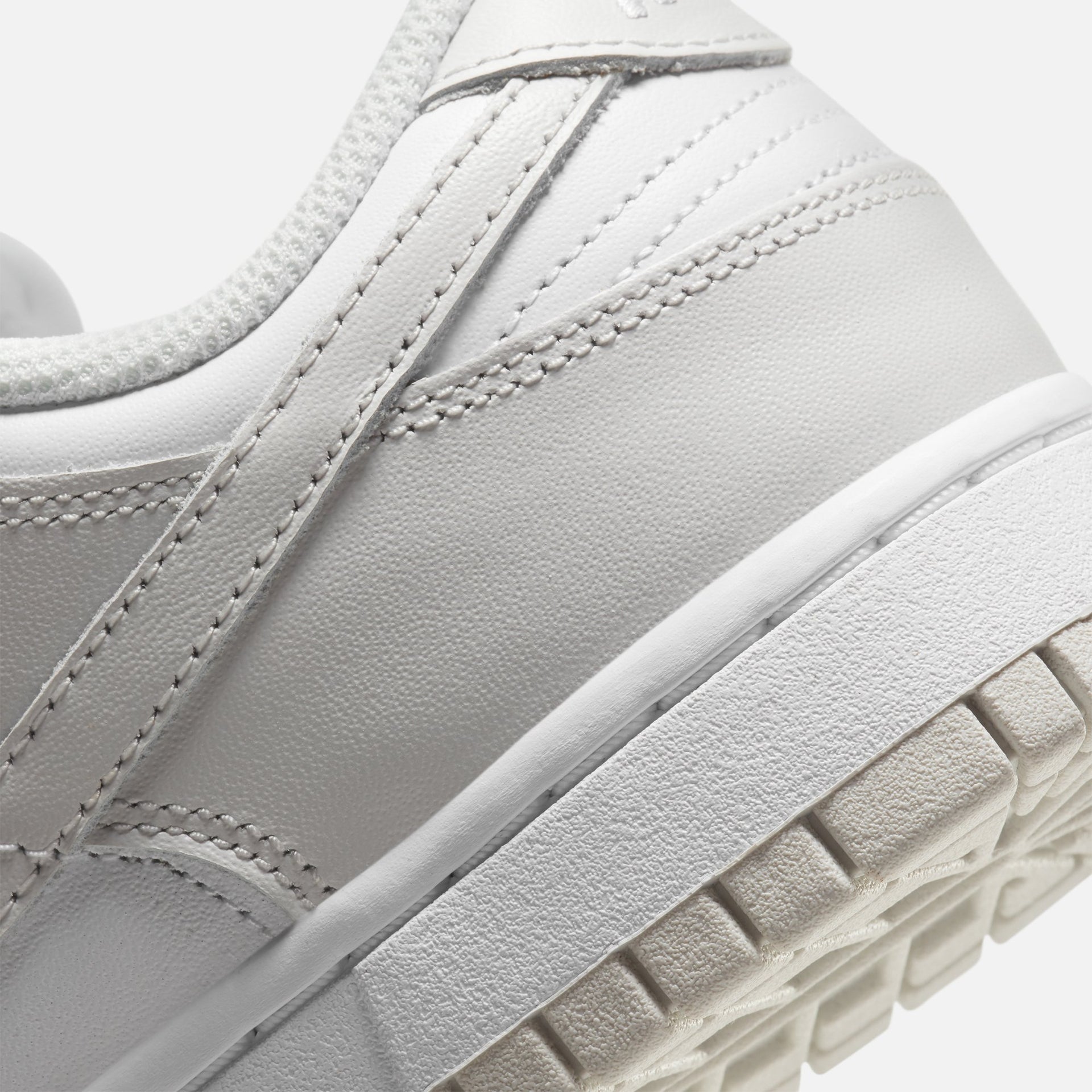 Nike WMNS Dunk Low - White / Photon Dust