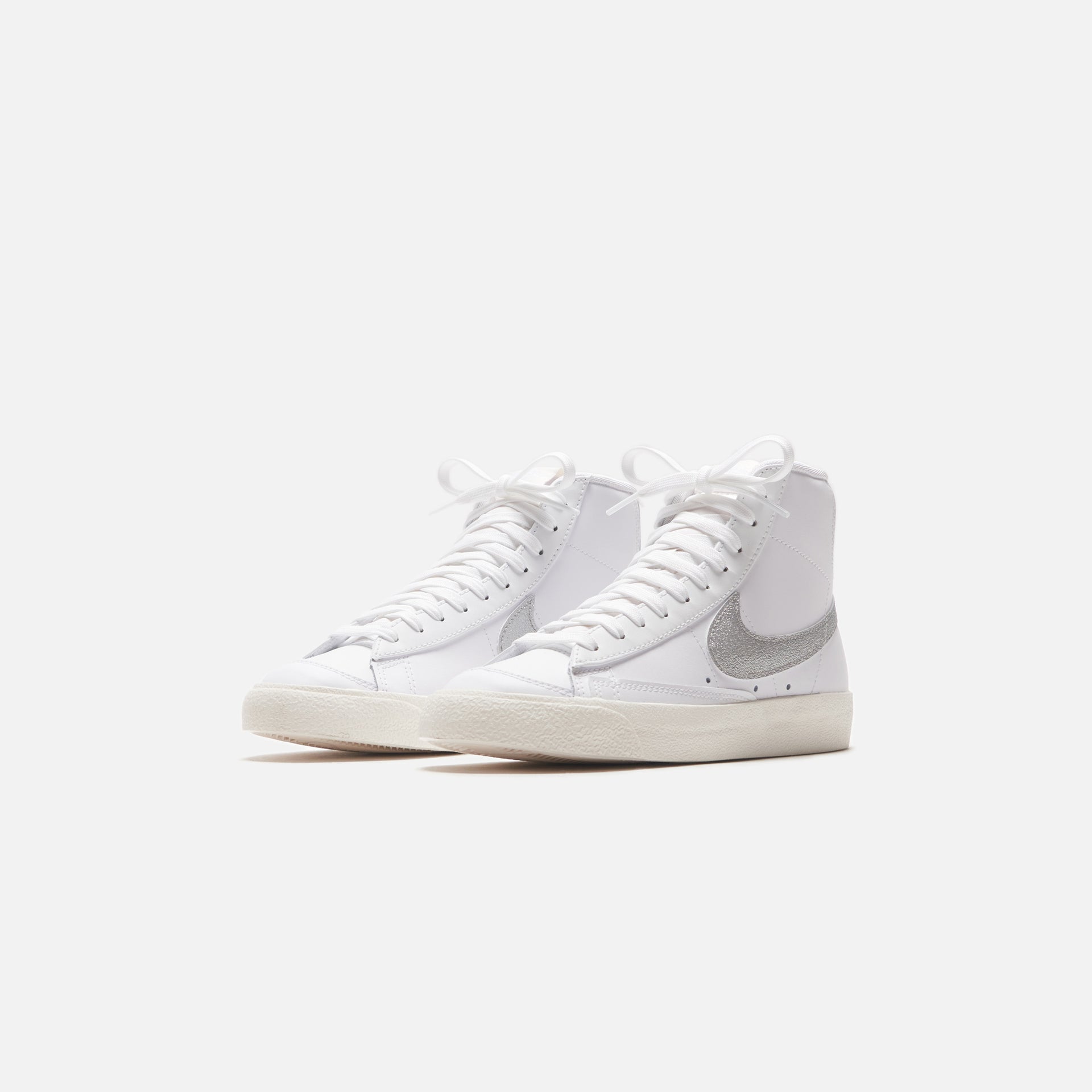 Nike Wmns Blazer Mid `77 - White / Metallic Silver/ Sail / Summit