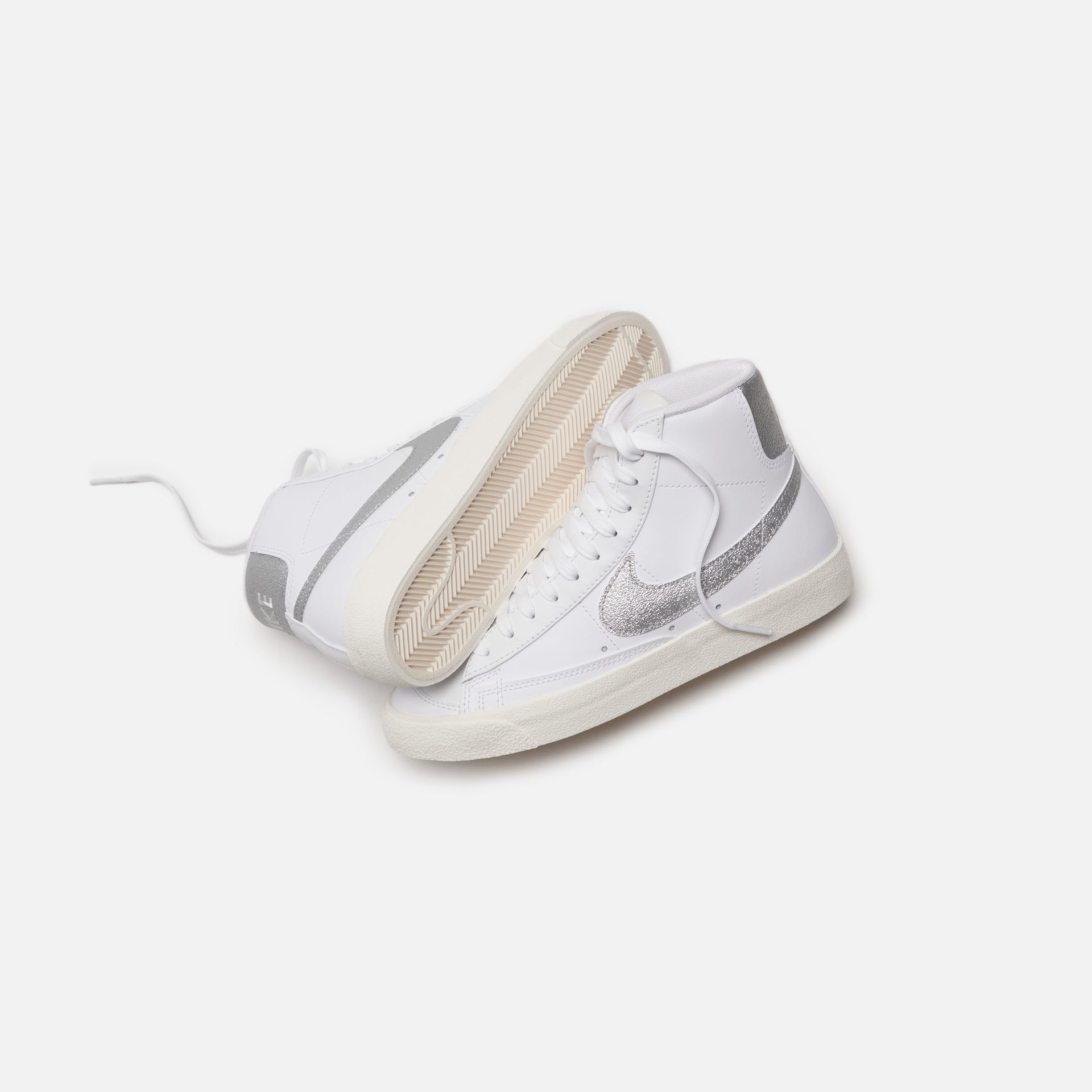 Nike Wmns Blazer Mid `77 - White / Metallic Silver/ Sail / Summit