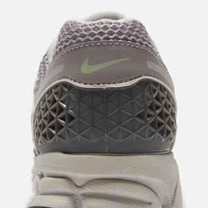 Nike Wmns Zoom Vomero 5 SP GCEL - Cobblestone / Light Bone