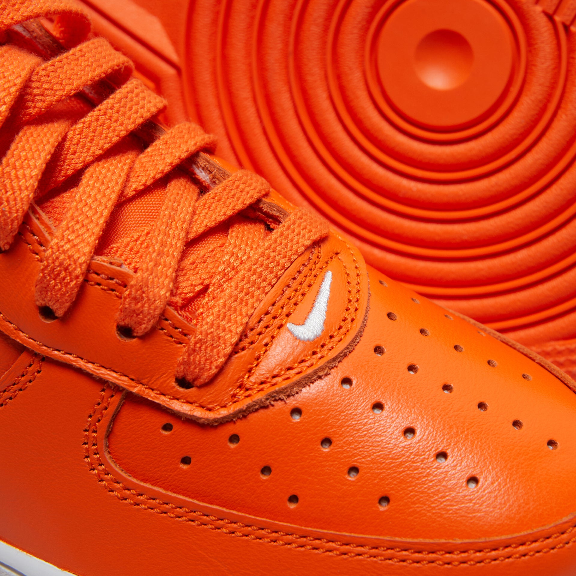 Nike Air Force 1 Low Retro - Safety Orange / Summit White