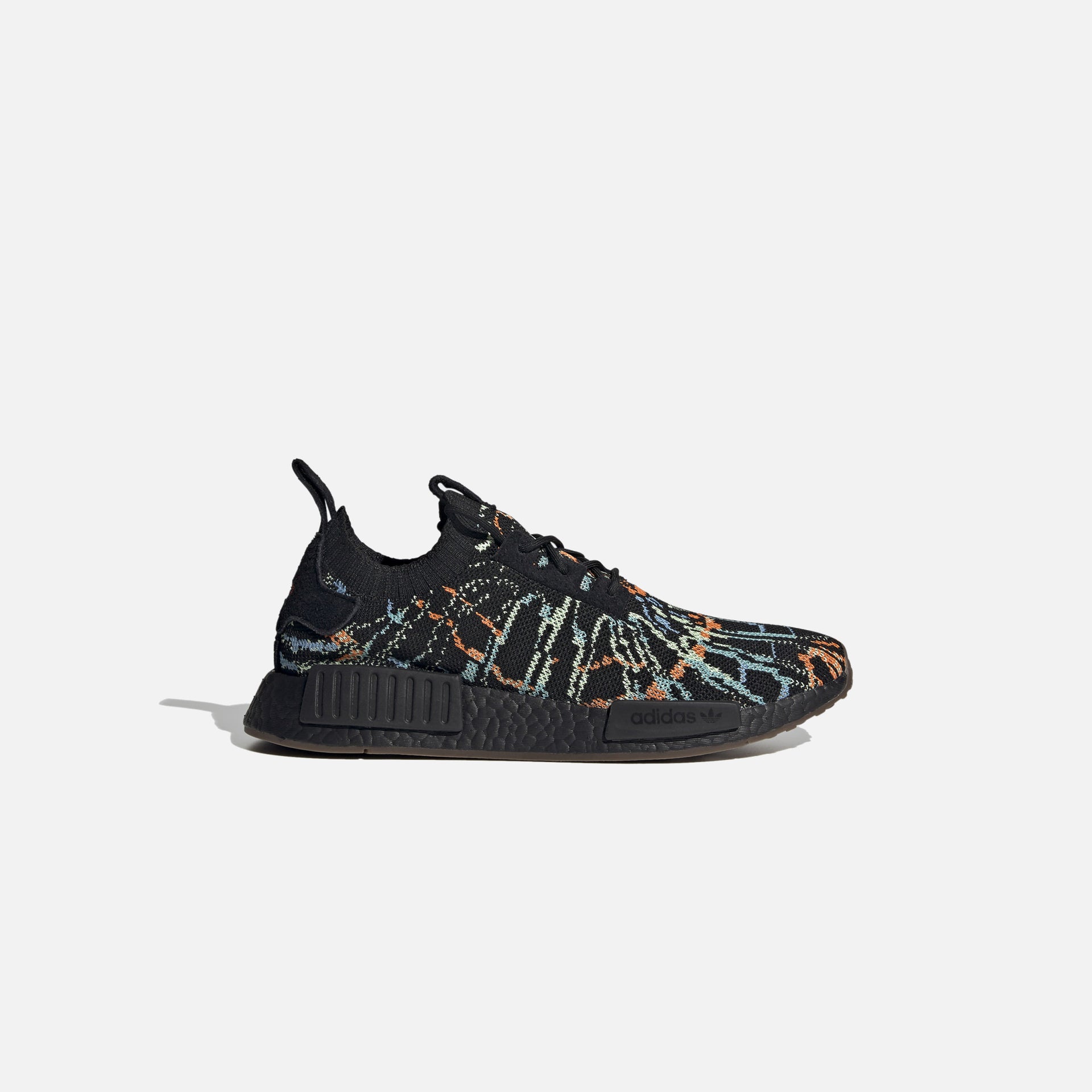 adidas NMD R1 Primeknit - Core Black / Gum
