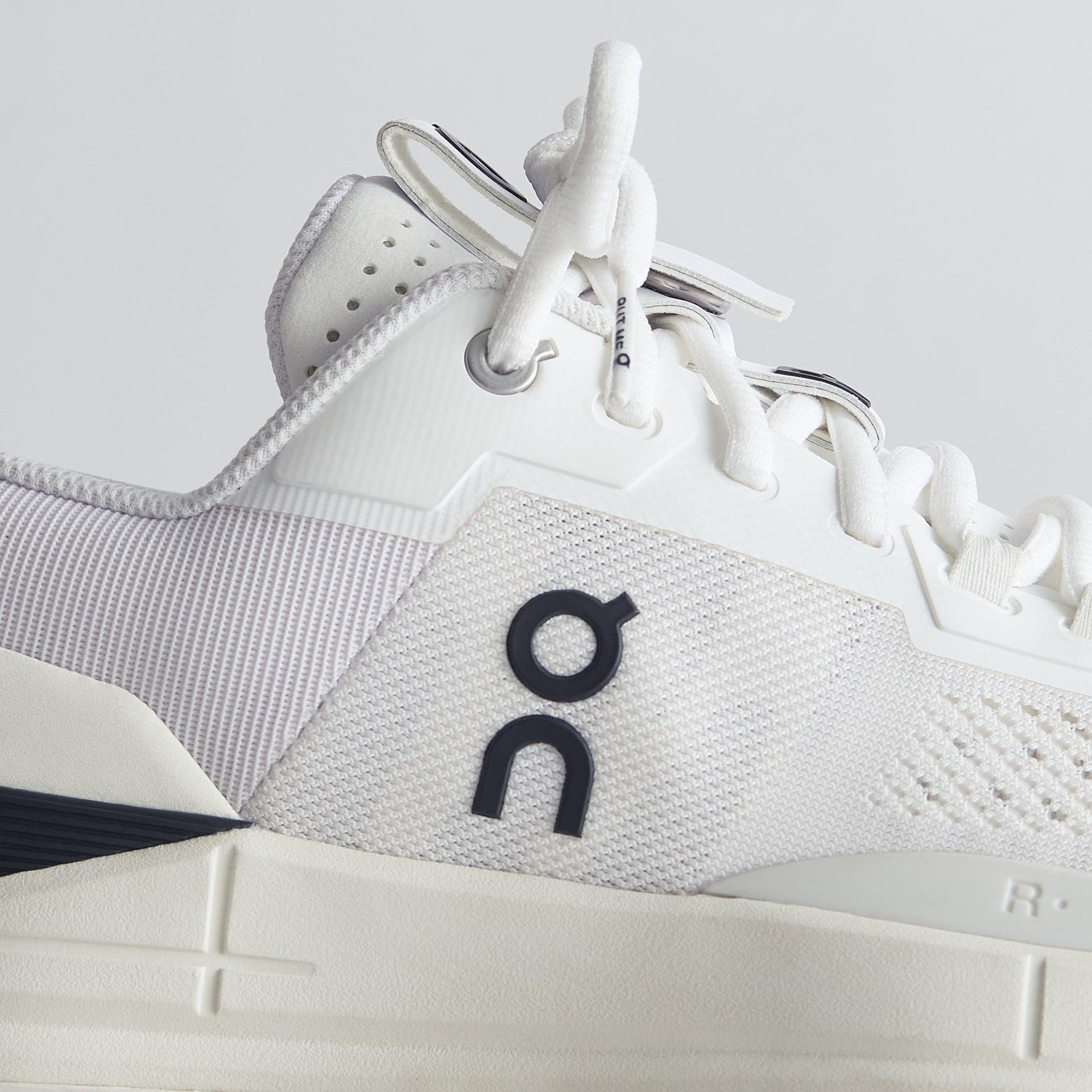 The Roger Pro by On - White / Ivory / Black