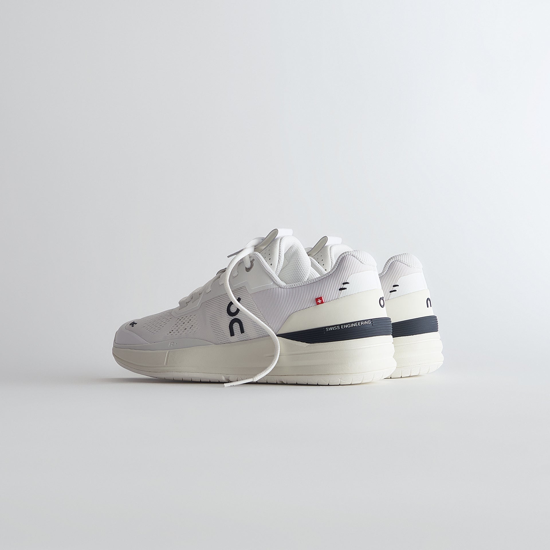 The Roger Pro by On - White / Ivory / Black