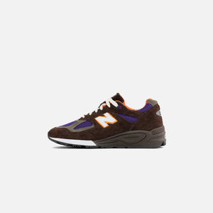 New Balance Made in US 990 V2 - Brown / Grey